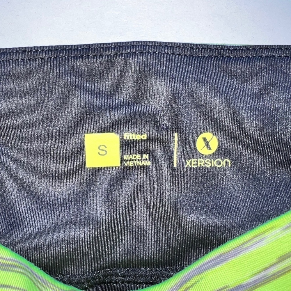 Xersion High Waisted Performance Fitted Capri Athletic Leggings Size Small - Picture 3 of 4